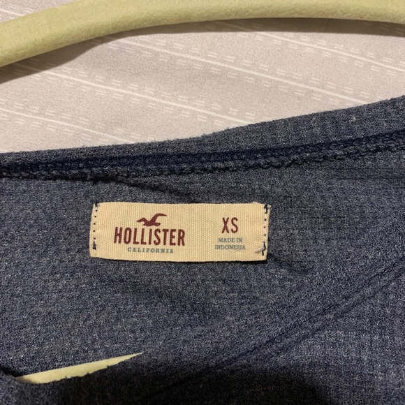 Hollister blue long sleeve high- low crop top - Picture 2 of 3